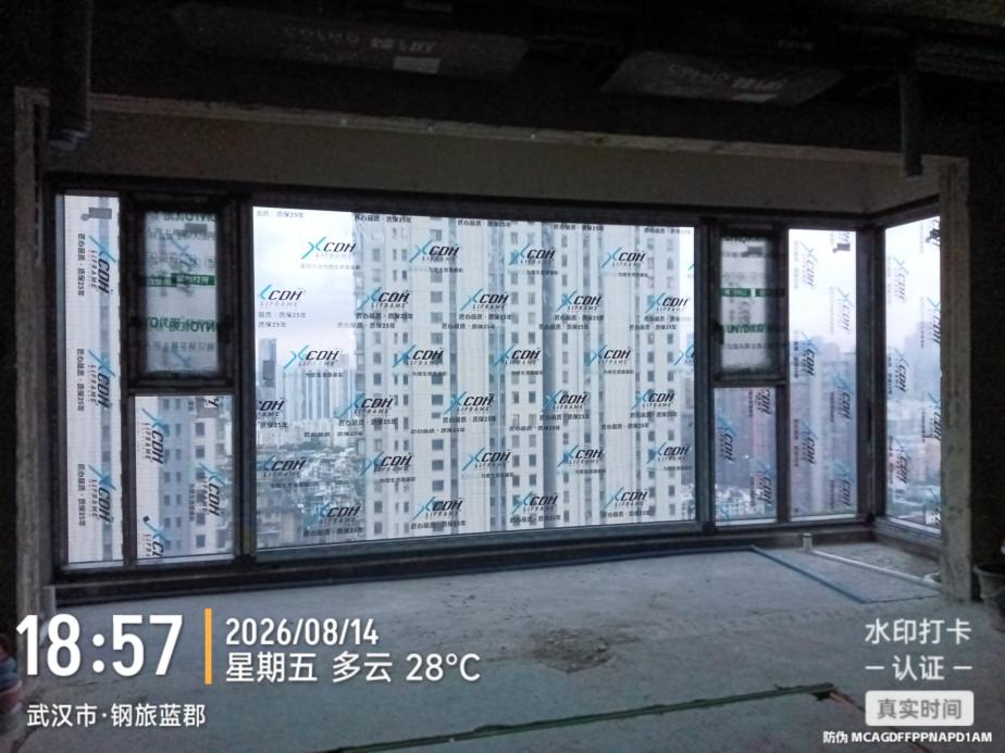 封阳台平开门窗安装实景图
